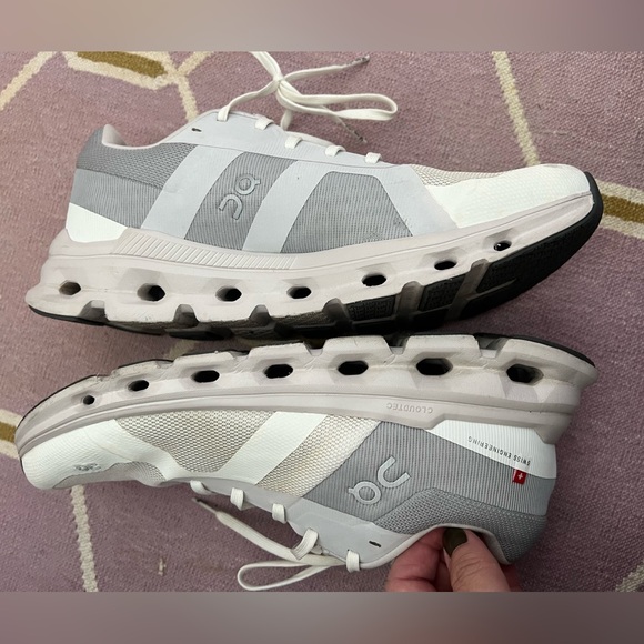 On Cloud women’s running shoes - Picture 2 of 4